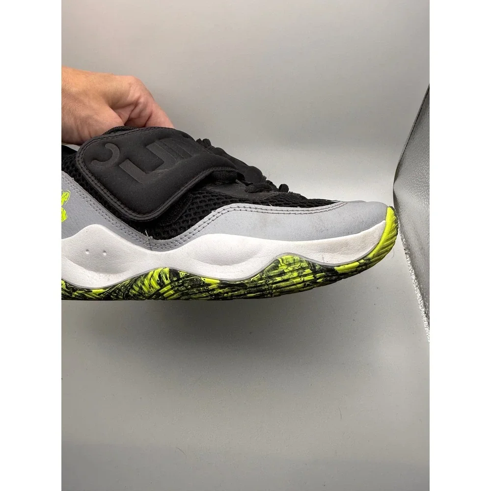 Under Armour Basketball Shoes Kids Size 3.5 Black Grey Neon Yellow Mid Top